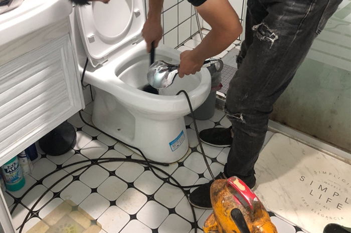 翼城马桶堵塞自己疏通还是找师傅？专业上门服务让你省时更省心