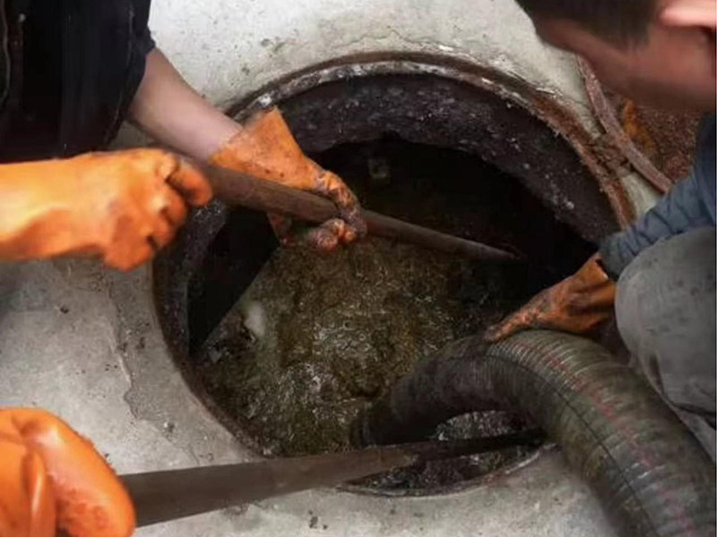 翼城清理化粪池时如何避免沼气的危害？